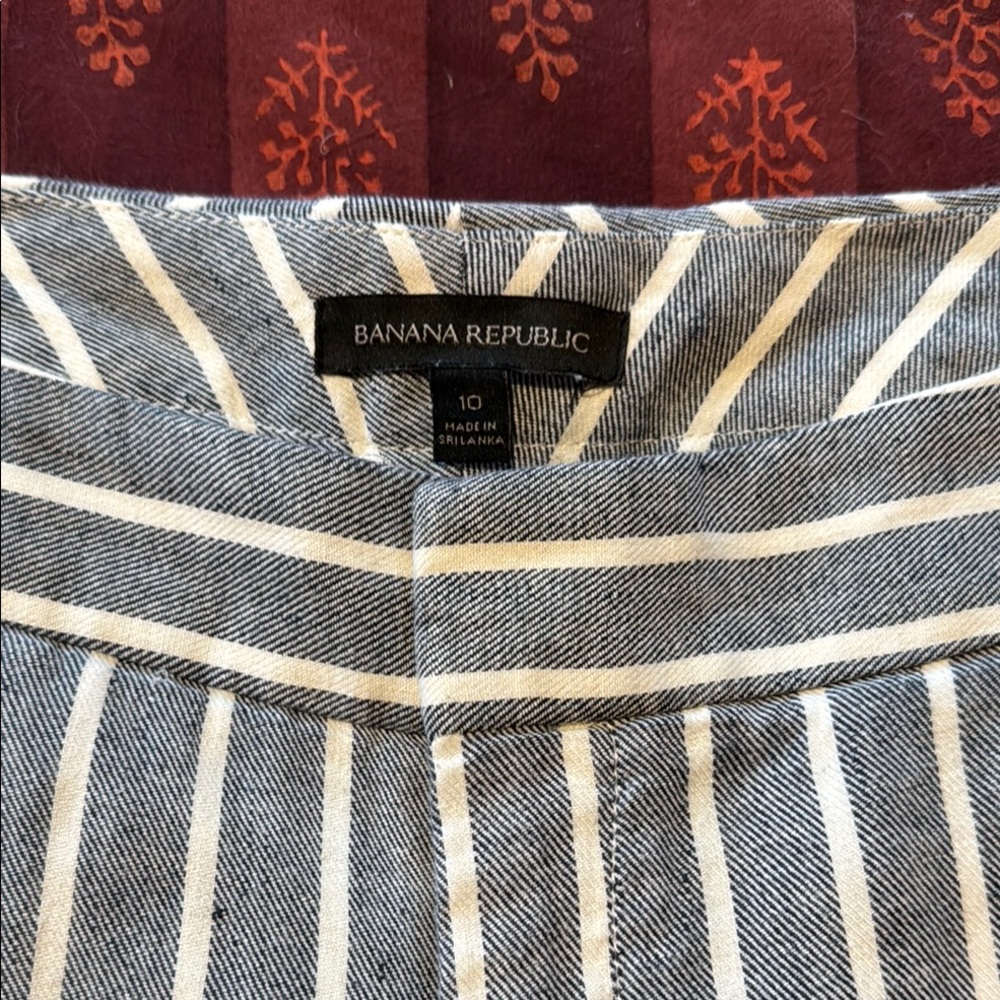 Striped Gray and White wide Legged Cropped Pants